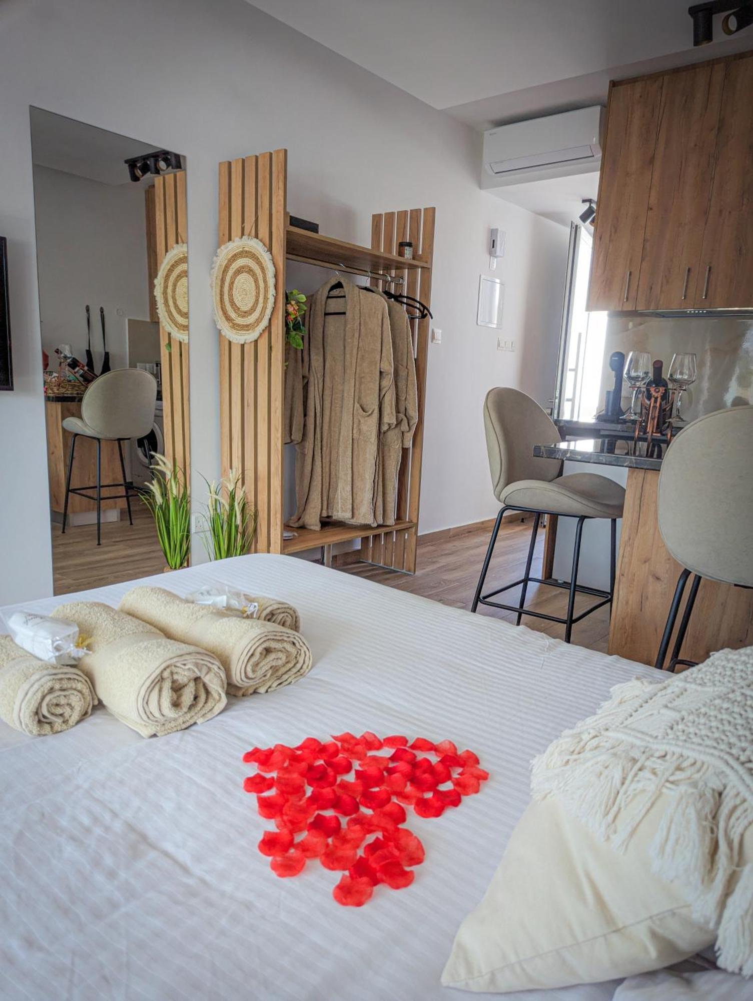 Appartement Bohemian Rhapsody à Paphos Extérieur photo